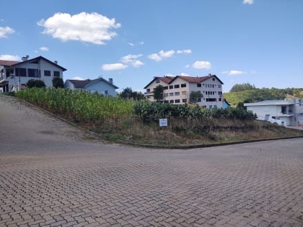TERRENO DE ESQUINA